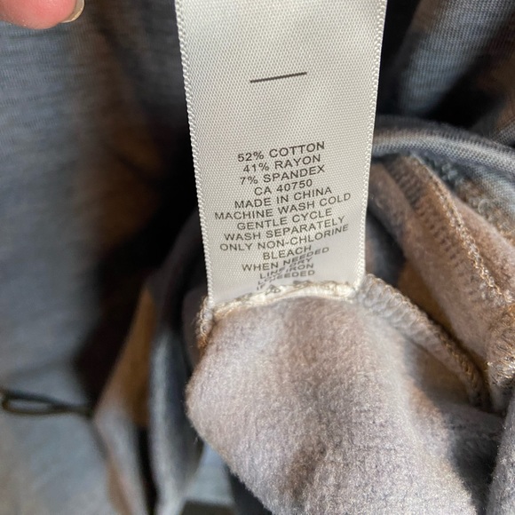 Super Soft Fleece-Lined Gray High-Neck Quarter Zip Sweatshirt, Size M - Picture 6 of 6